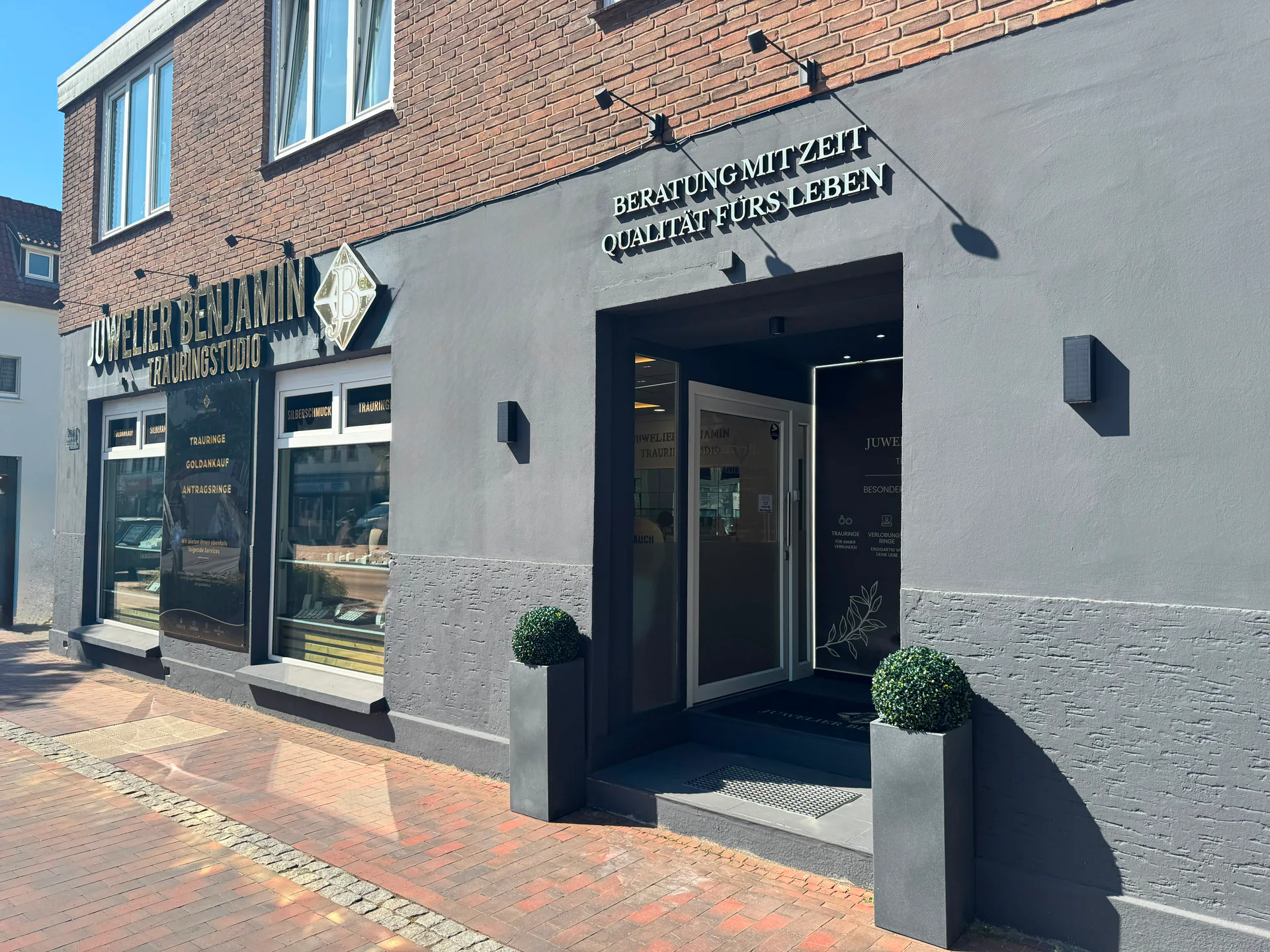 Eingang von Juwelier Benjamin in der Hauptstraße in Oldenburg